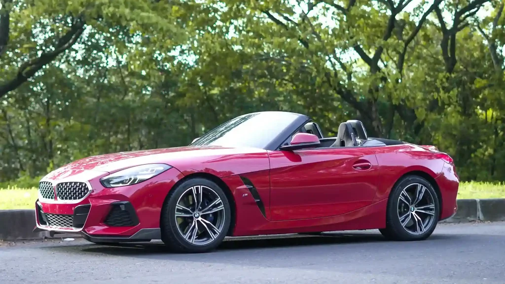 BMW Z4 merah, mobil sport convertible disewakan di Bali